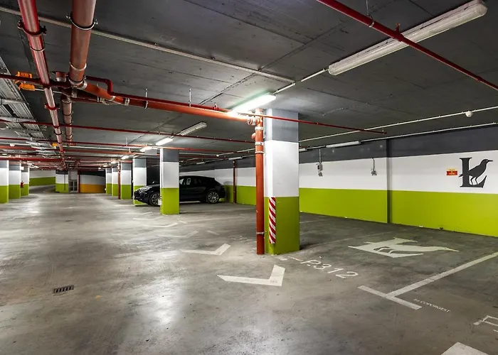 Whome Urban Retreat: Downtown Luxury, Parking, Ac & Elevator
