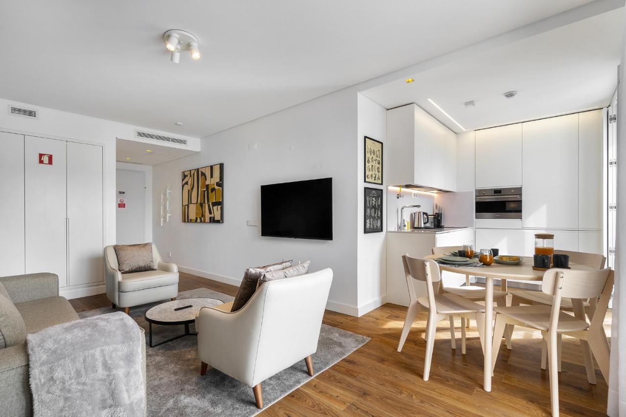 Whome Urban Retreat: Downtown Luxury, Parking, Ac & Elevator Apartment *