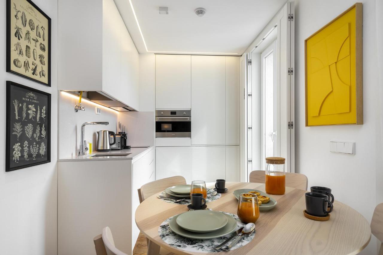 Whome Urban Retreat: Downtown Luxury, Parking, Ac & Elevator Apartment